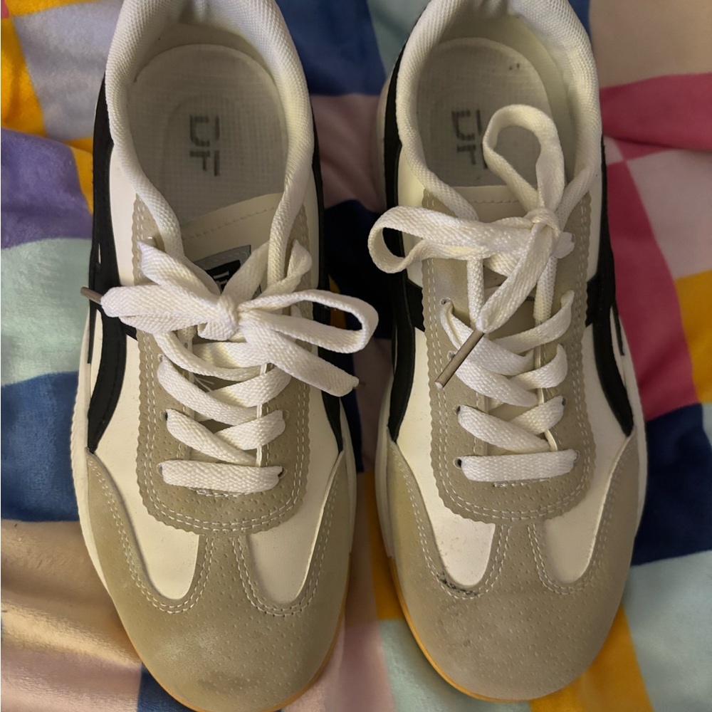 DeFlorace Milan vintage style shoes.
